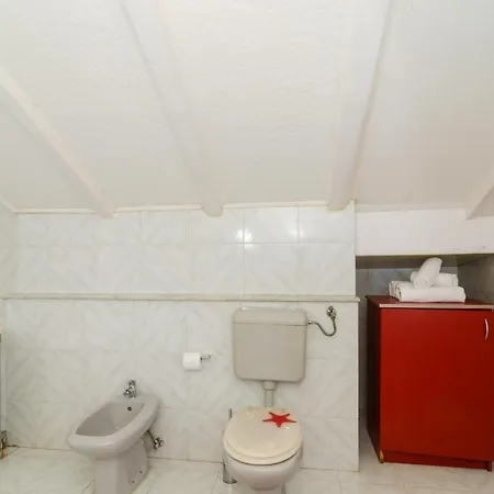 Apartment Emma - Two Bedroom With Balcony And Sea View