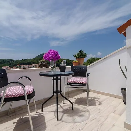 Emma - Two Bedroom With Balcony And Sea View Apartment *