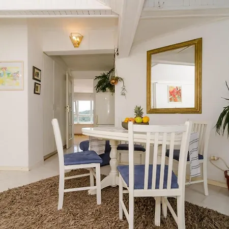 Emma - Two Bedroom With Balcony And Sea View Apartment *