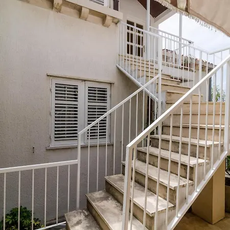 Emma - Two Bedroom With Balcony And Sea View